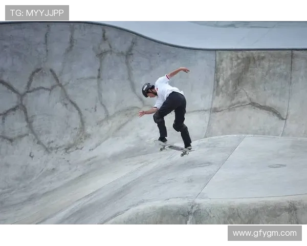 武汉滑板队的进攻战术解析与滑板运动的战略思考